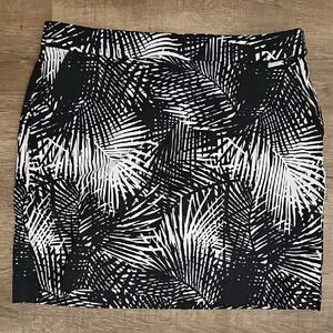 Rafaella Black and White Leaf Pattern Pencil Skort